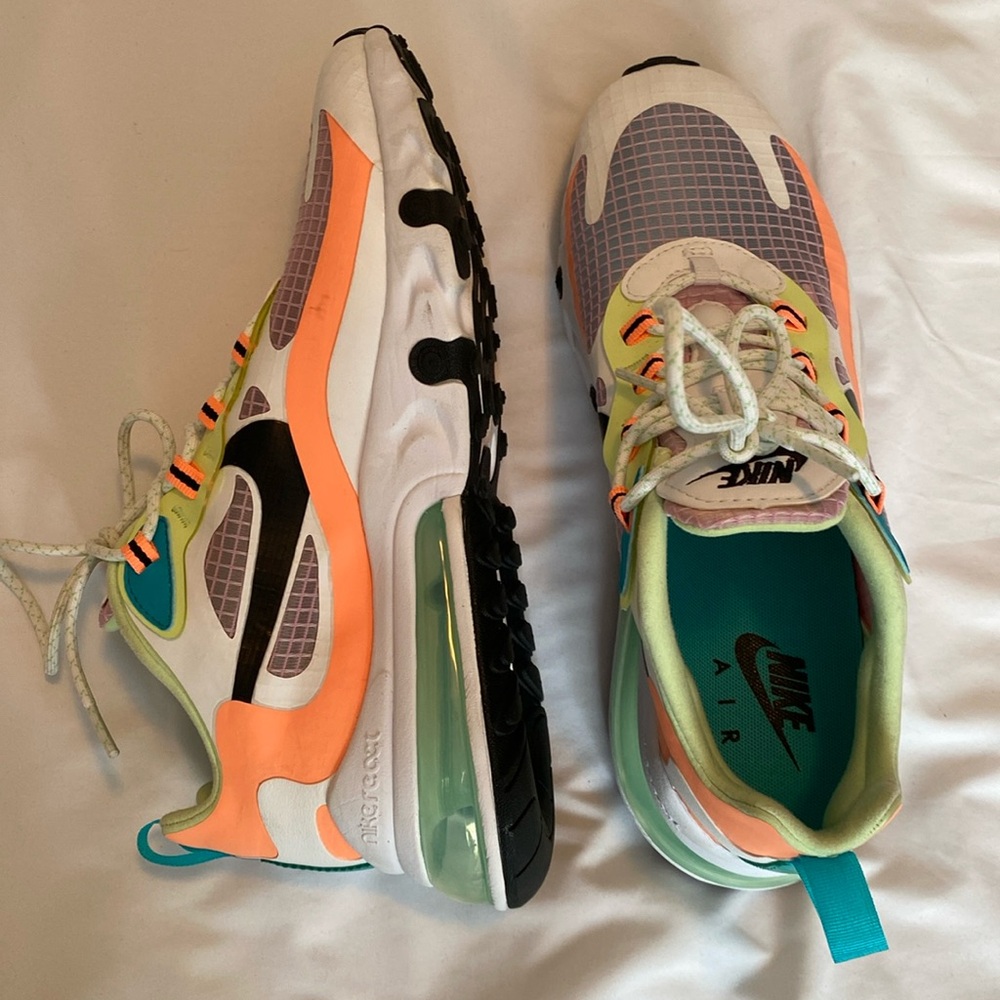 Lightly Worn NIKE AirMax 270 React SE Size 8.5W